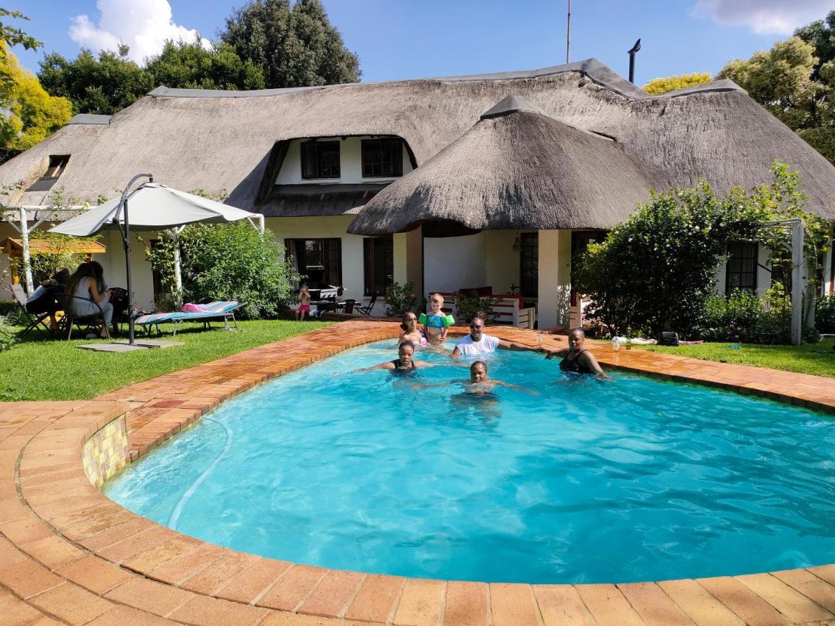 ساندتون Libra Lodge المظهر الخارجي الصورة